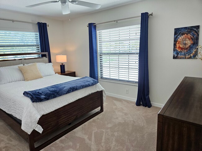 Building Photo - Seasonal Short-Term 2 Bedroom 2 Bathroom 2nd Floor Condo in Estancias of Capri Isles!