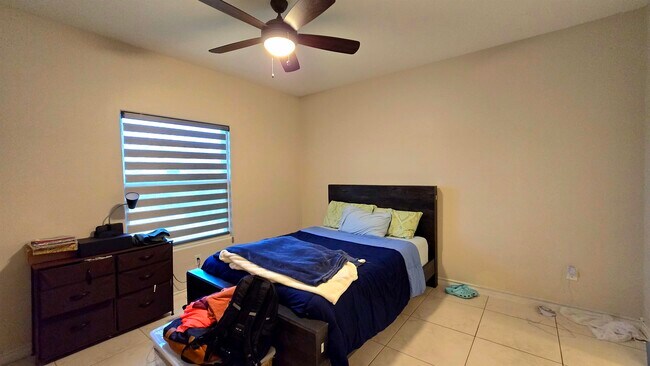 Building Photo - 6007 Vero Dr