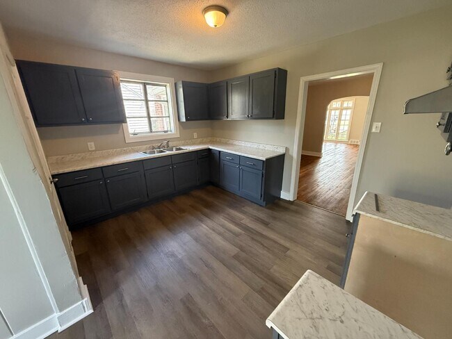 Building Photo - 629 Catalpa St