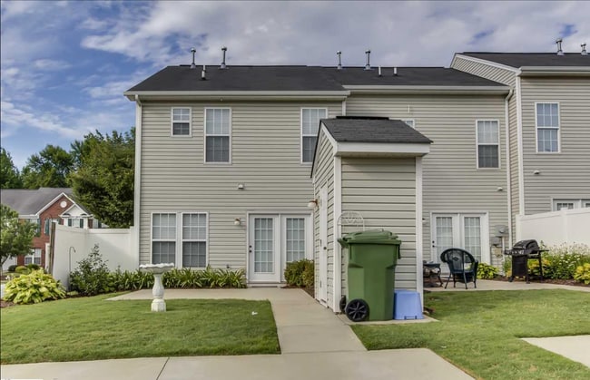 Building Photo - 259 Hadley Commons Dr