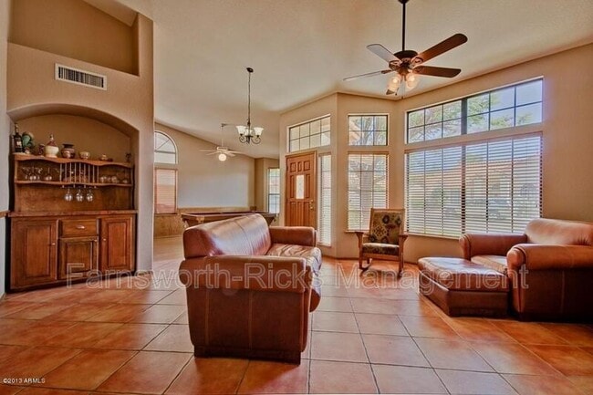 Building Photo - 420 E Stonebridge Dr