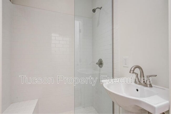 Building Photo - 71 W Simpson St