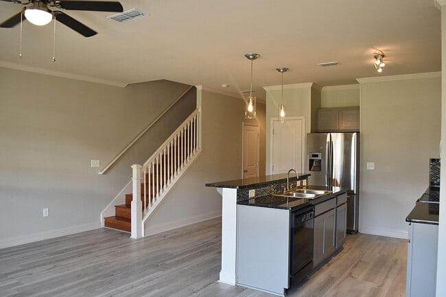 Building Photo - Freshly updated 3 Bedroom 2.5 Bath Townhouse 1 Car Garage available 3/1
