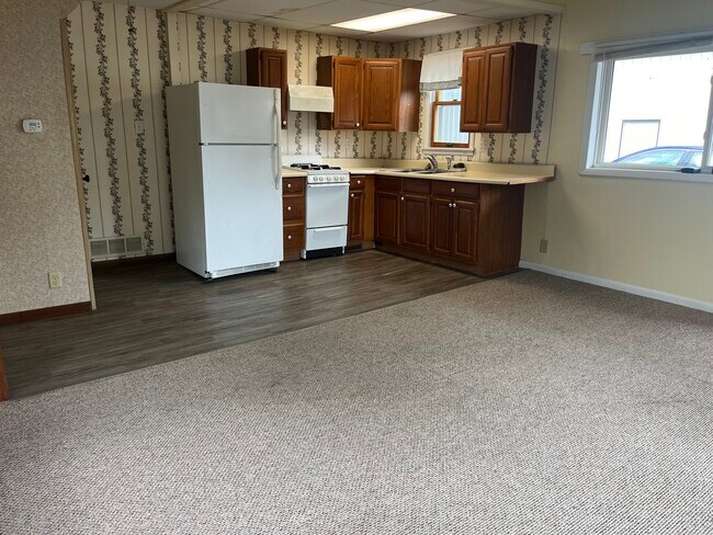 Building Photo - 2088 Chapman Lake Dr