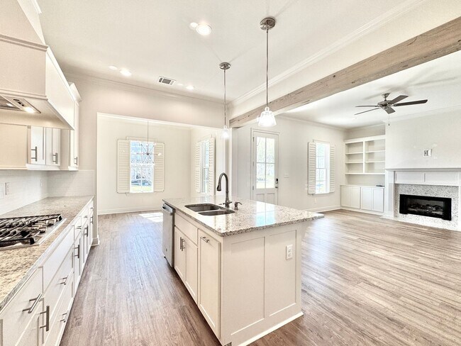 Building Photo - Cottage-Style 3BR Home in Americana