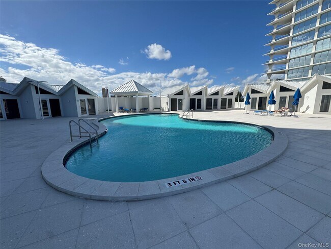 Building Photo - 16711 Collins Ave