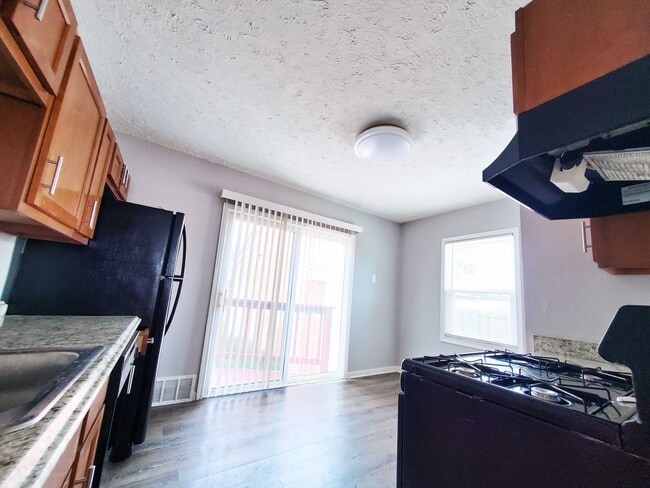 Building Photo - 3 Bed - 1.5 Bath Cape Cod for Rent in Willowick!