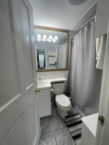 Building Photo - 450 Beacon St