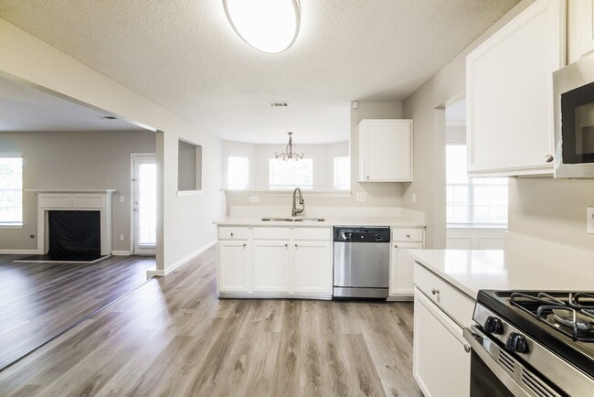 Building Photo - 6938 Foxmoor Way