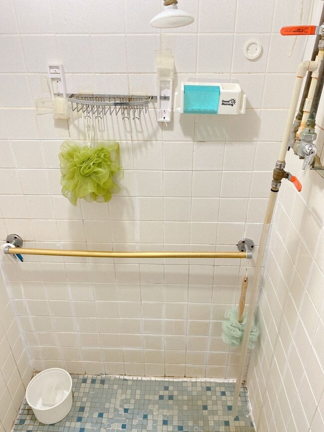 Building Photo - A wonderful 4-bedroom house in the Benson Gardens area - near Walmart Neighborhood Market, Asian ...