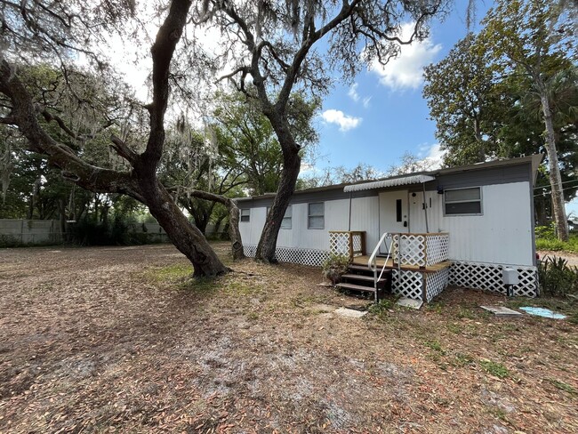 Building Photo - 2/1 Super Cute Newly Remodeled