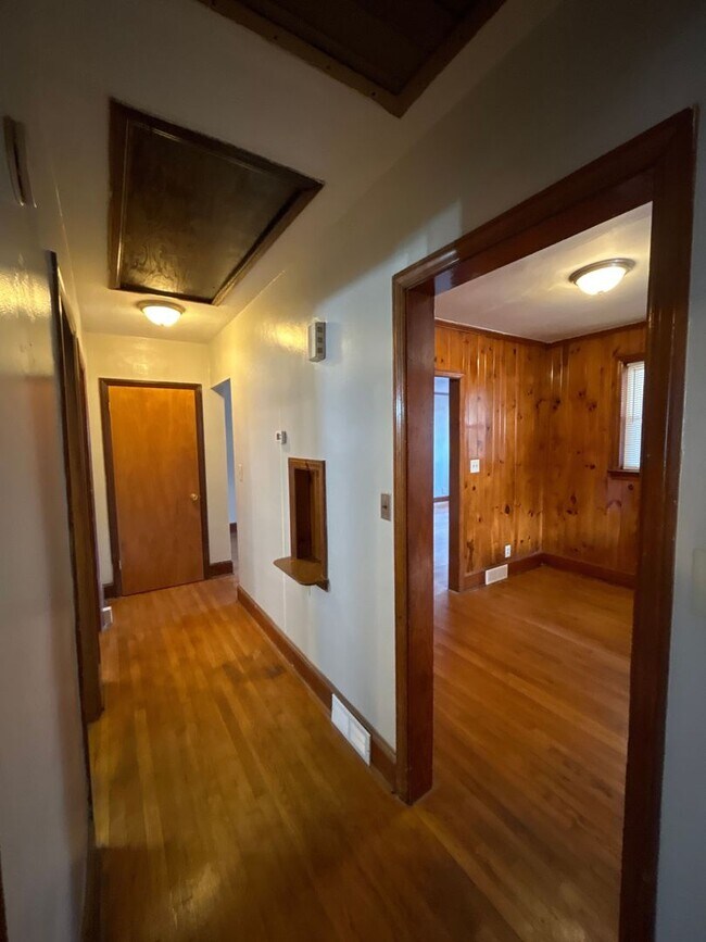 Building Photo - T.R. Lawing Realty Property