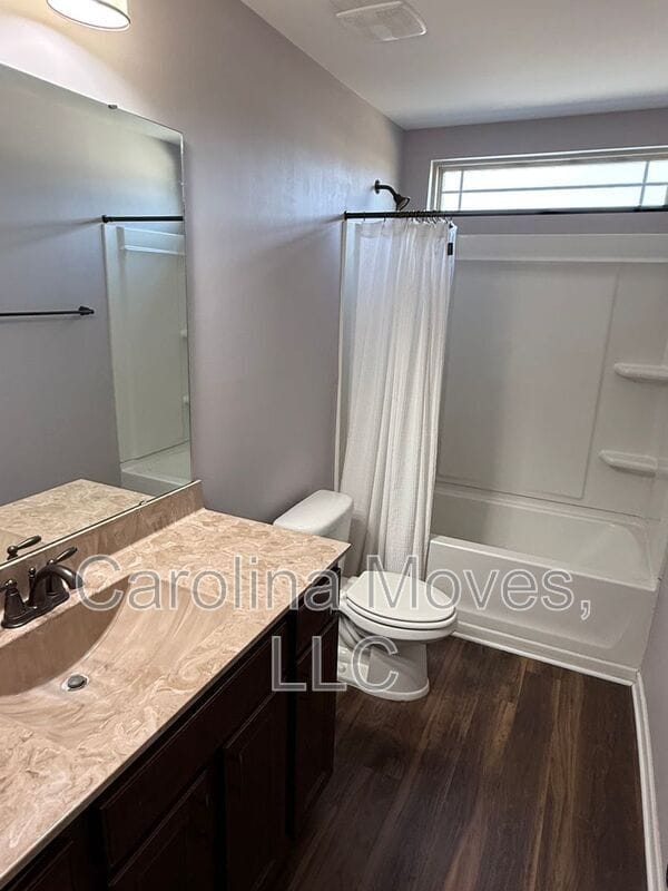 Building Photo - 451 Riverdale Rd