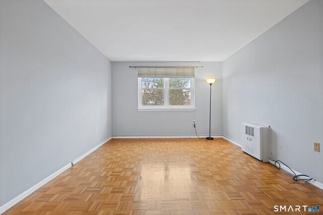 Building Photo - 891 Farmington Ave