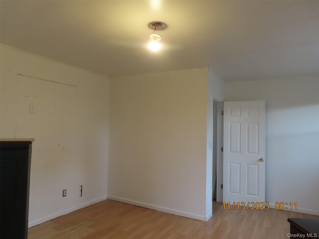 Building Photo - 27 Sunny Ln