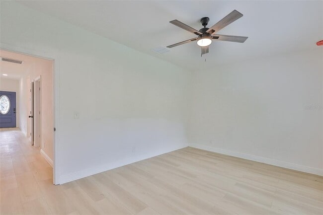 Building Photo - 829 18th St S