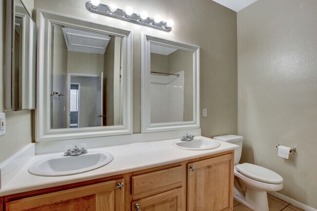 Building Photo - Anthem Gem with 3-Car Garage & Spacious Backyard