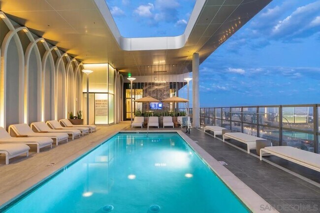 Building Photo - 525 Olive St