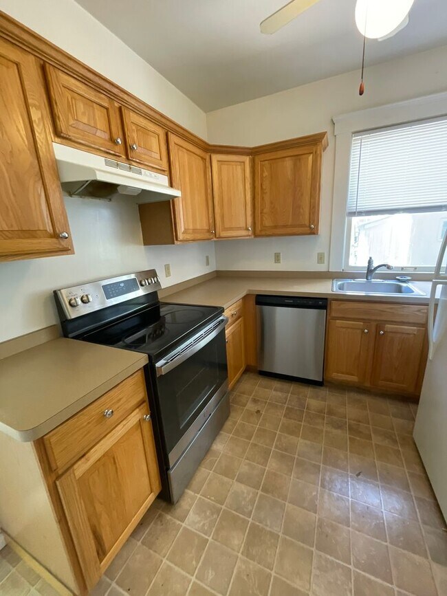 Building Photo - 410 E William St