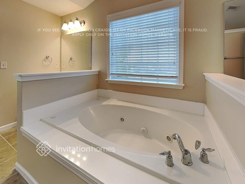 Building Photo - 1662 Sahale Falls Dr