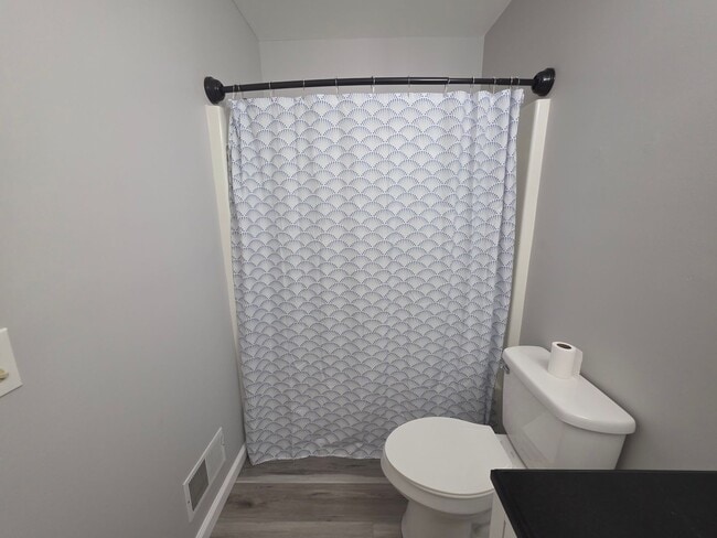 Building Photo - Spacious Town Home in Brighton Heights!