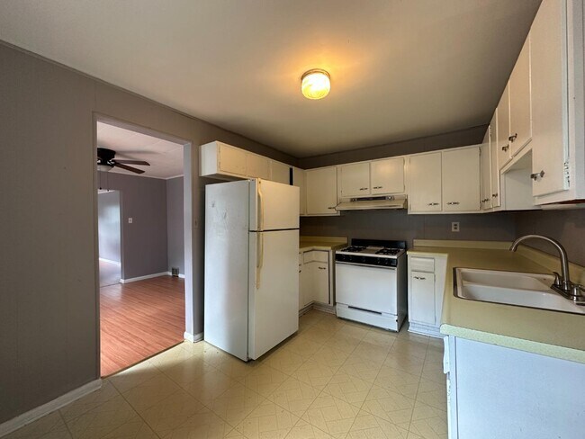 Building Photo - 213 Fletcher Ave