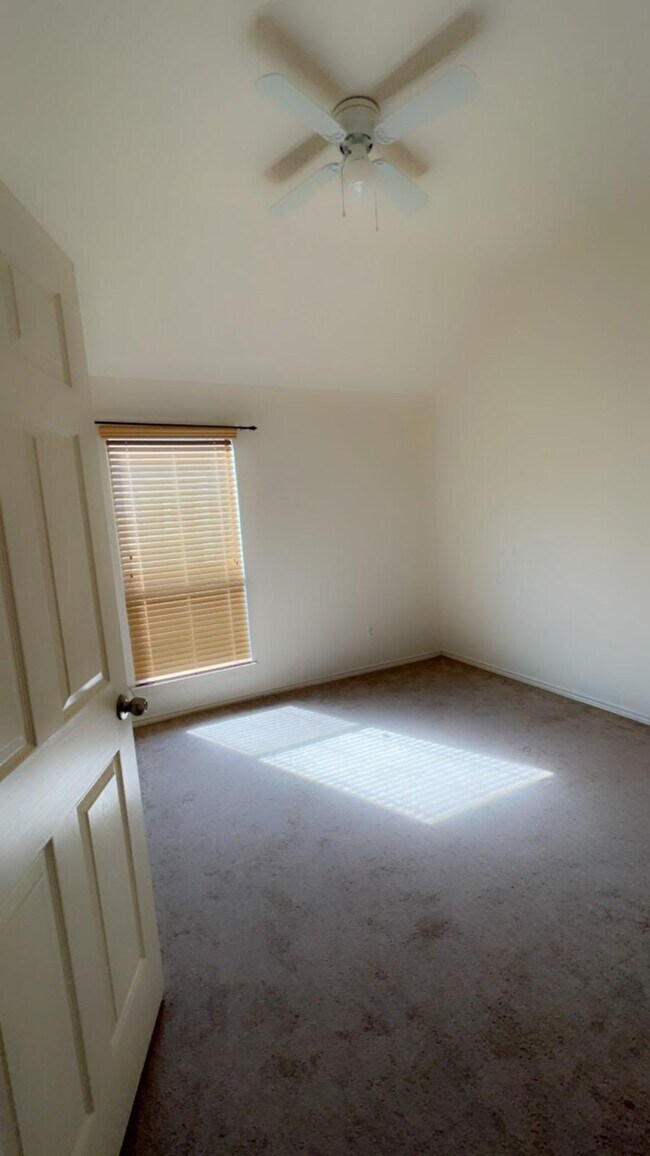 Building Photo - 11115 Pigeon Bluff Dr