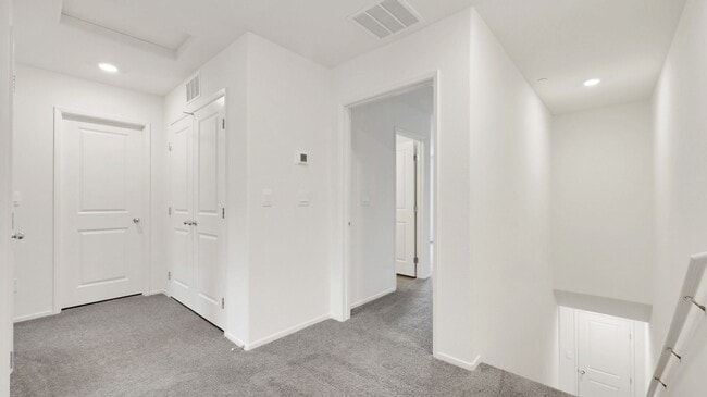 Building Photo - Gorgeous 3 bedroom townhome with attached ...