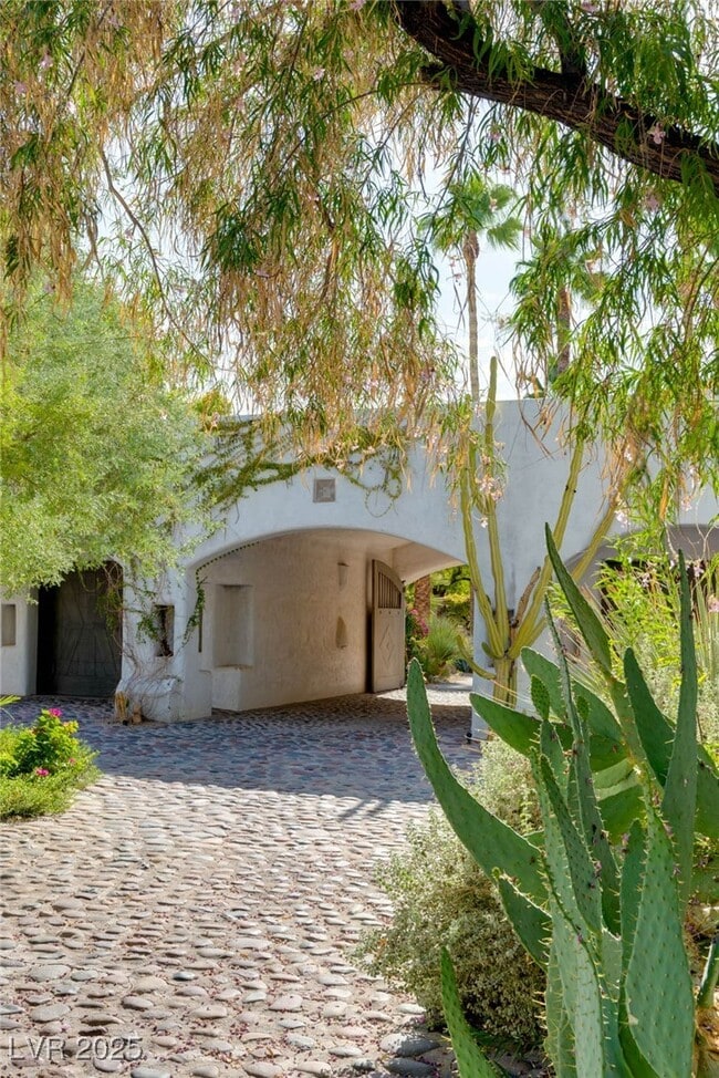 Building Photo - 7330 N Rainbow Blvd