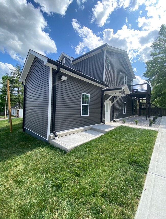 Building Photo - 1 Bed/1 Bath Apartment (Upstairs)