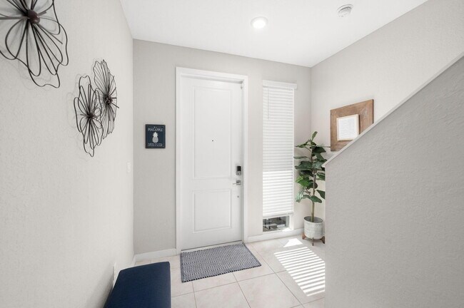 Building Photo - 8813 Via Mar Rosso