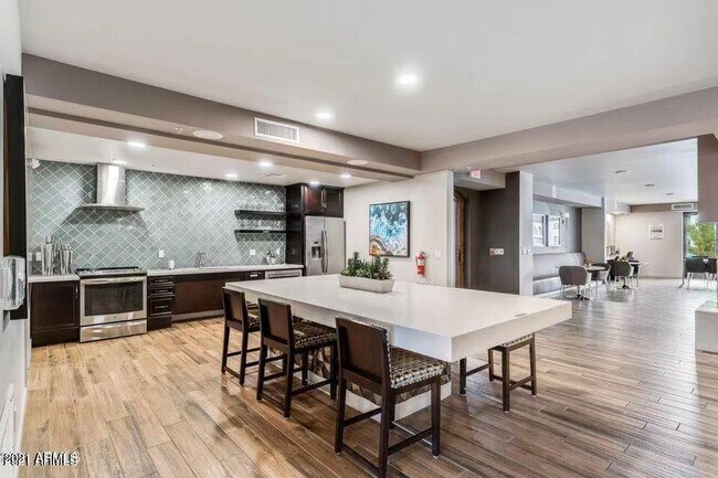 Building Photo - 2511 W Queen Creek Rd