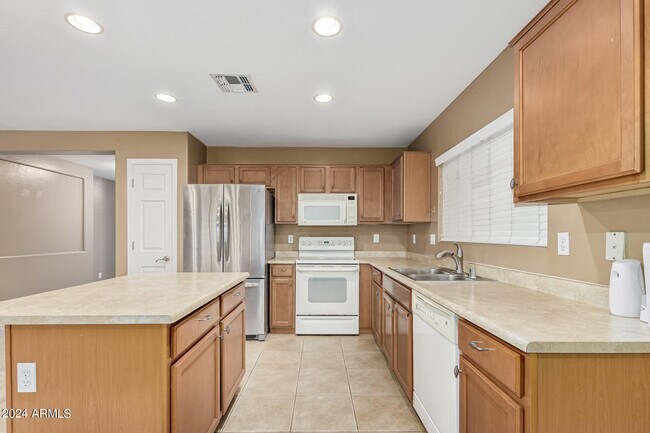 Building Photo - 1710 S 118th Dr