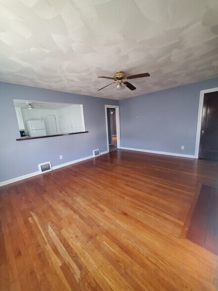 Building Photo - 12 S Willis Ave