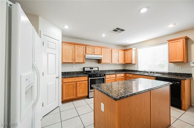 Building Photo - 4599 Deer Forest Ave