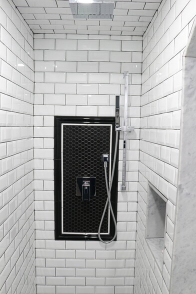 Building Photo - 614 Valley Ave