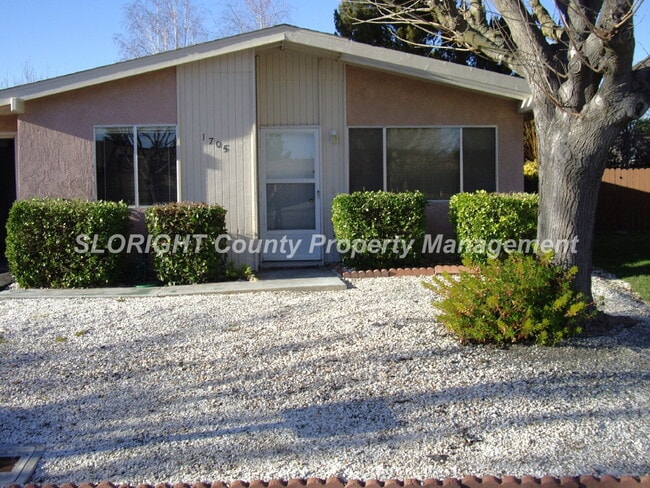 Building Photo - AVAILABLE JULY- Charming Paso Home 55+ and Older Community