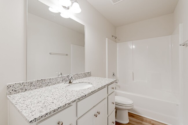 Building Photo - Like-New 4 Bedroom Home in Boulder Ridge –...