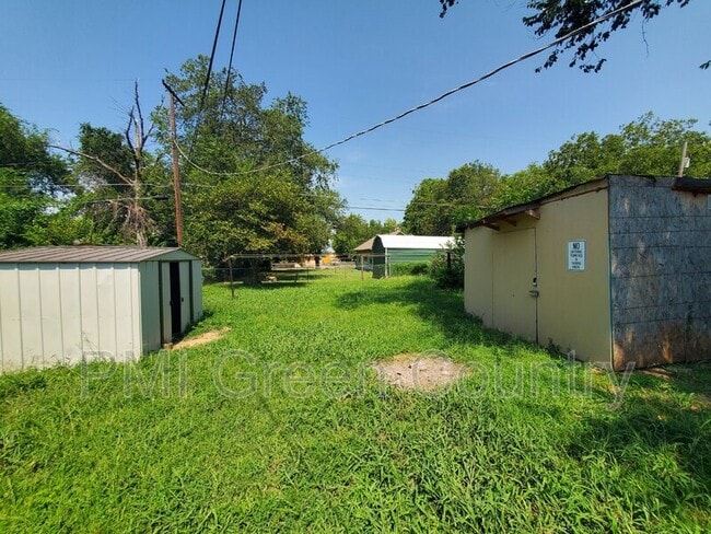 Building Photo - 2125 E Seminole St