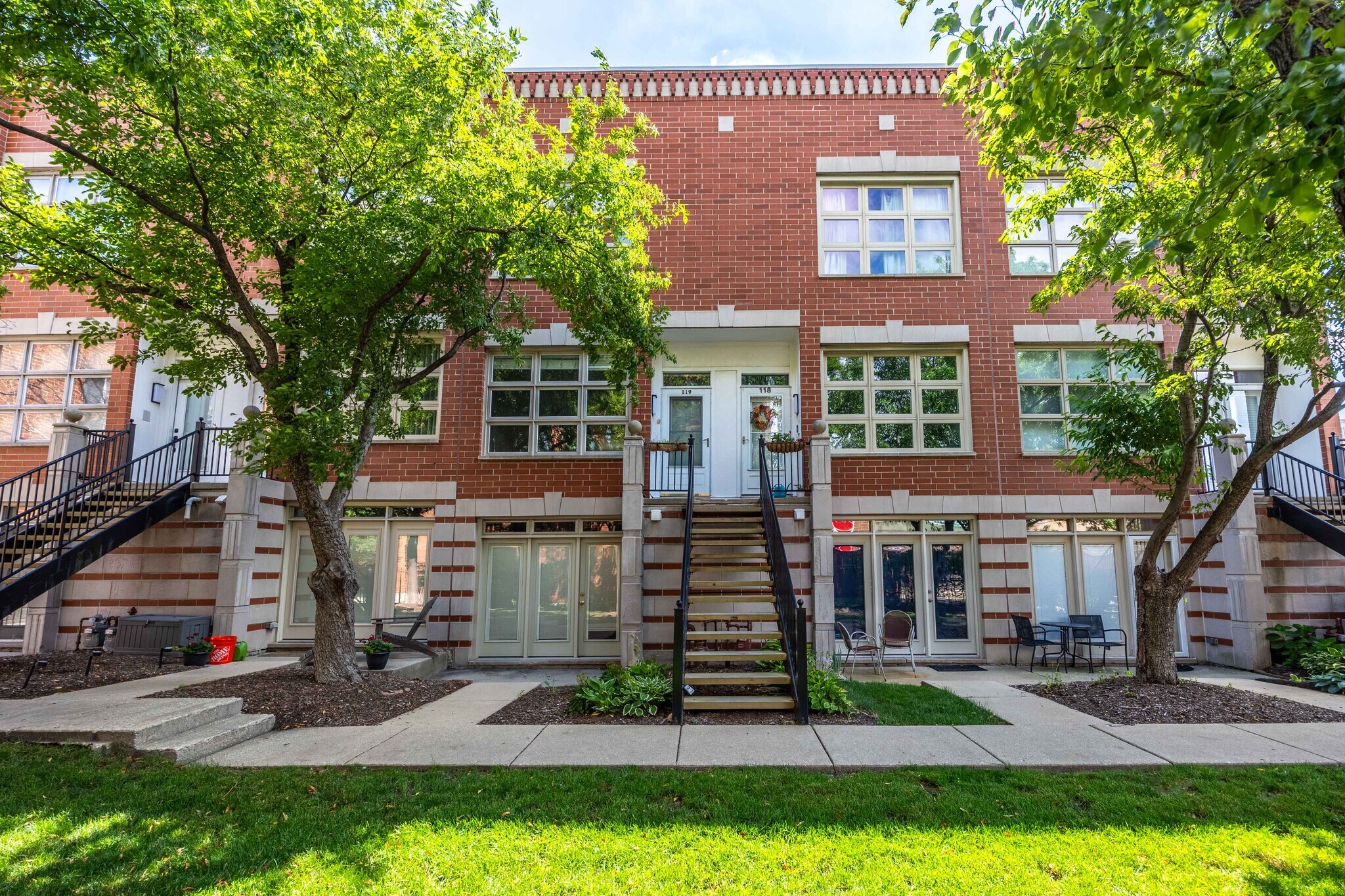 Building Photo - 855 W Erie St