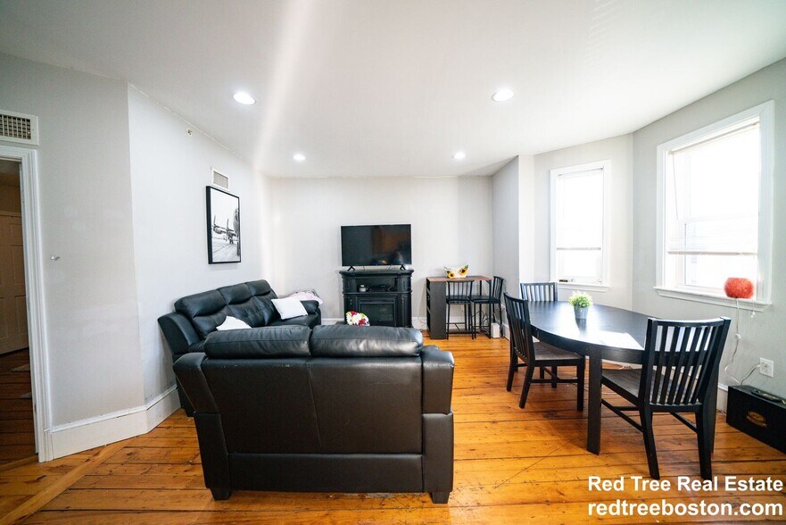 Building Photo - 820 Parker St