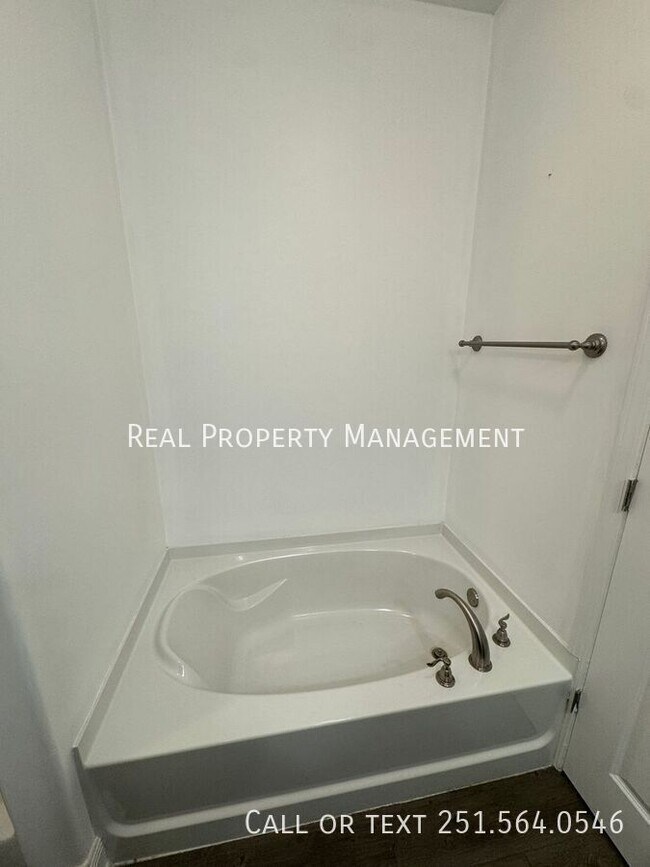 Building Photo - 12876 Pearsons Pl Dr