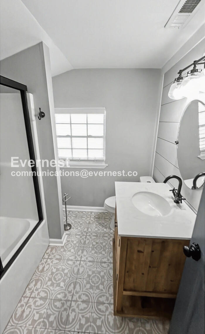 Building Photo - 5501 St Elmo Ave