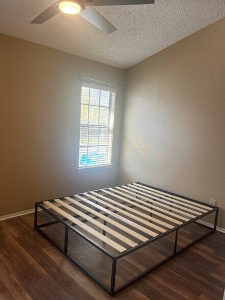 Building Photo - 11404 Walnut Ridge Dr