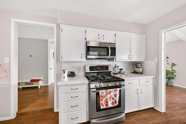 Building Photo - 11902 Oakbrook Dr