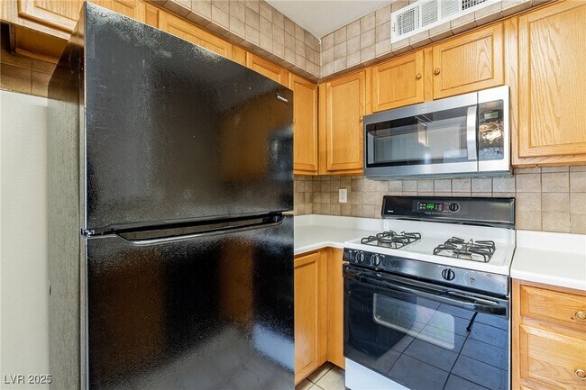 Building Photo - 3061 Key Largo Dr