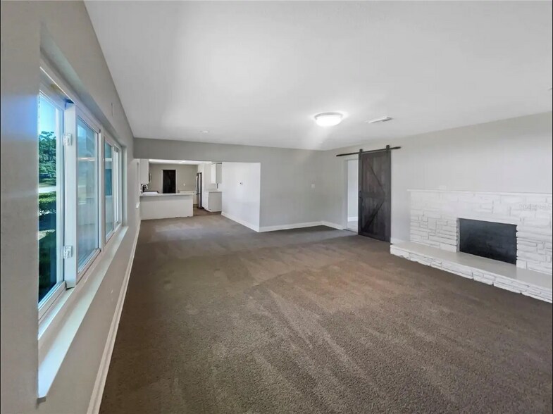 Building Photo - 370 E Waldo St