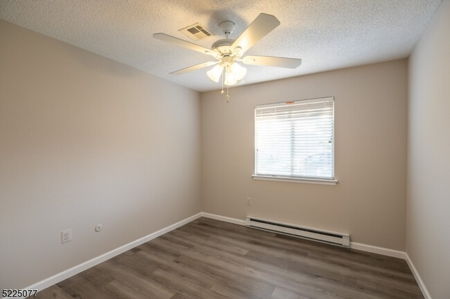 Building Photo - 450 Closter Rd