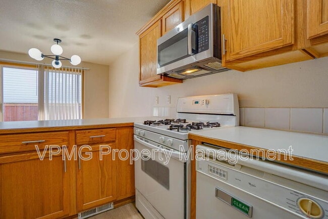 Building Photo - 5502 NE 89th Ave
