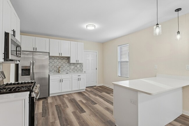 Building Photo - 515 George Ave